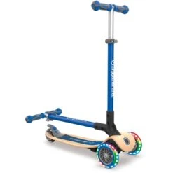 GLOBBER Primo Wood Mit Leuchtrollen, Scooter -Spielwarenladen GLOBBER Primo Wood mit Leuchtrollen Scooter@@1so7gp05 8