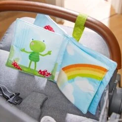 HABA Stoffbuch Regenbogenwelt, Lernbuch -Spielwarenladen HABA Stoffbuch Regenbogenwelt Lernbuch@@1731580 7