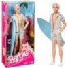 Mattel Barbie Signature The Movie - Ken Puppe Mit Gestreiftem Strand-Outfit In Pastellrosa Und Grün, Spielfigur -Spielwarenladen Mattel Barbie Signature The Movie Ken Puppe mit gestreiftem Strand Outfit in Pastellrosa und Gr n Spielfigur@@1918852