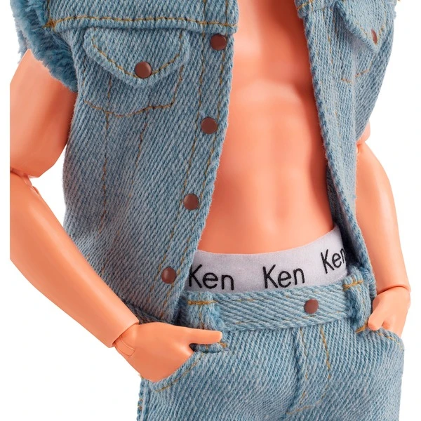 Mattel Barbie Signature The Movie - Ken Puppe Zum Film Im Jeansoutfit Und Original Ken Unterwäsche, Spielfigur 4 Mattel Barbie Signature The Movie - Ken Puppe Zum Film Im Jeansoutfit Und Original Ken Unterwäsche, Spielfigur – Bild 2