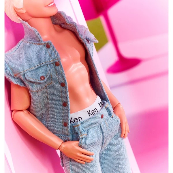 Mattel Barbie Signature The Movie - Ken Puppe Zum Film Im Jeansoutfit Und Original Ken Unterwäsche, Spielfigur 7 Mattel Barbie Signature The Movie - Ken Puppe Zum Film Im Jeansoutfit Und Original Ken Unterwäsche, Spielfigur – Bild 5