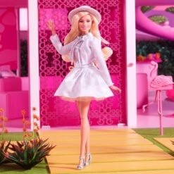 Mattel Barbie The Movie - Margot Robbie Als Barbie: Puppe Mit Blau-kariertem Outfit 12 Mattel Barbie The Movie - Margot Robbie Als Barbie: Puppe Mit Blau-kariertem Outfit -Spielwarenladen Mattel Barbie The Movie Margot Robbie als Barbie Puppe mit blau kariertem Outfit@@1918876 4